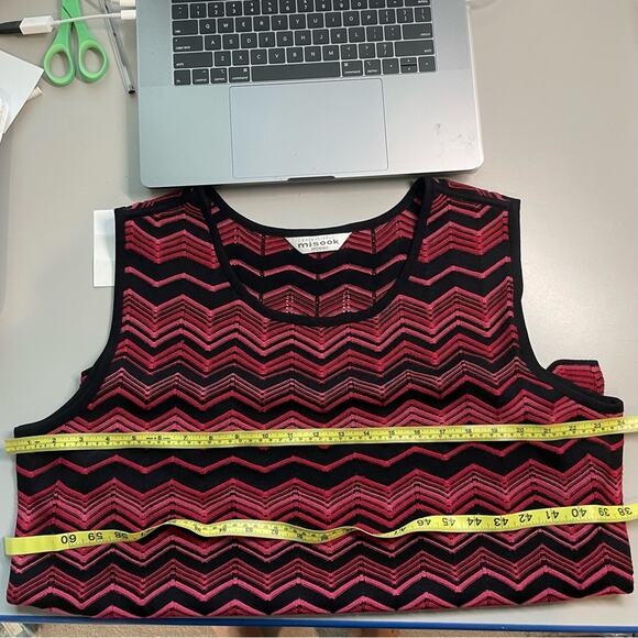 Misook Red Pink Black Chevron Tank 24.5" pit to pit 27" length 2X- 3X. - Picture 6 of 9
